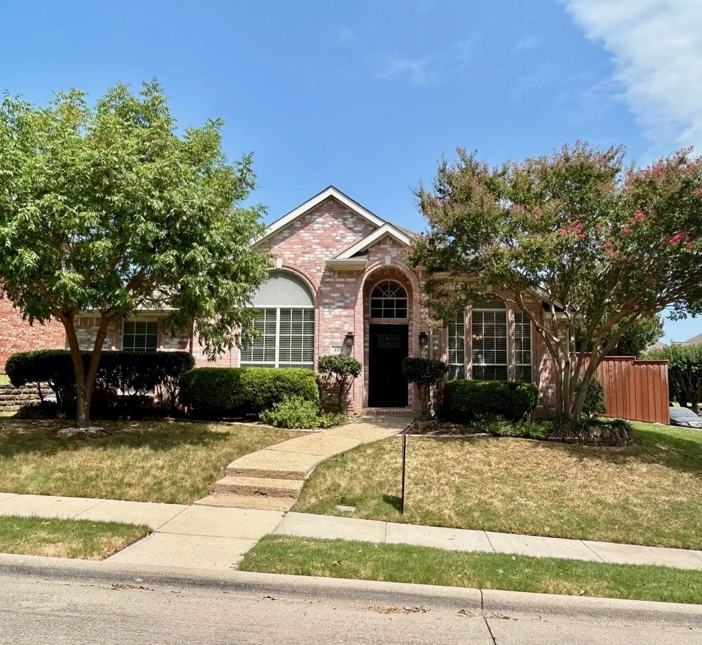 409 Crestview Point Drive, Lewisville