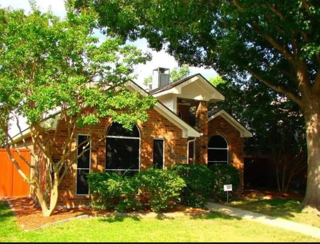 550 Village Green Drive, Coppell