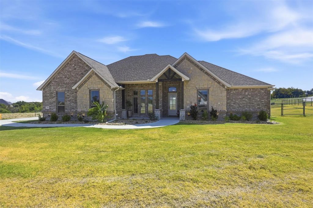 300 Spanish Oak Court, Weatherford