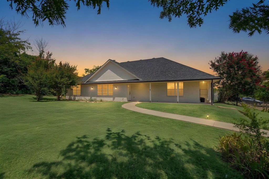 321 E Woody Creek Court, Springtown