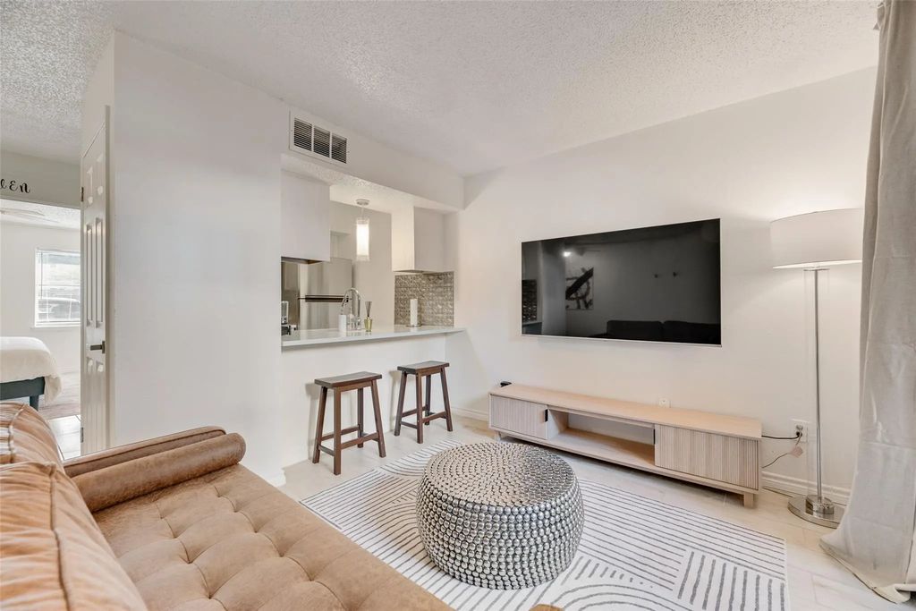 1810 N Garrett Avenue 119, Dallas