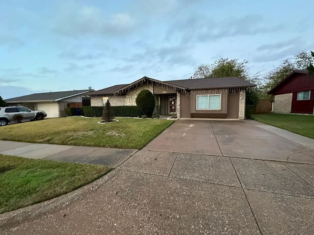 1803 Redbud Circle, Carrollton