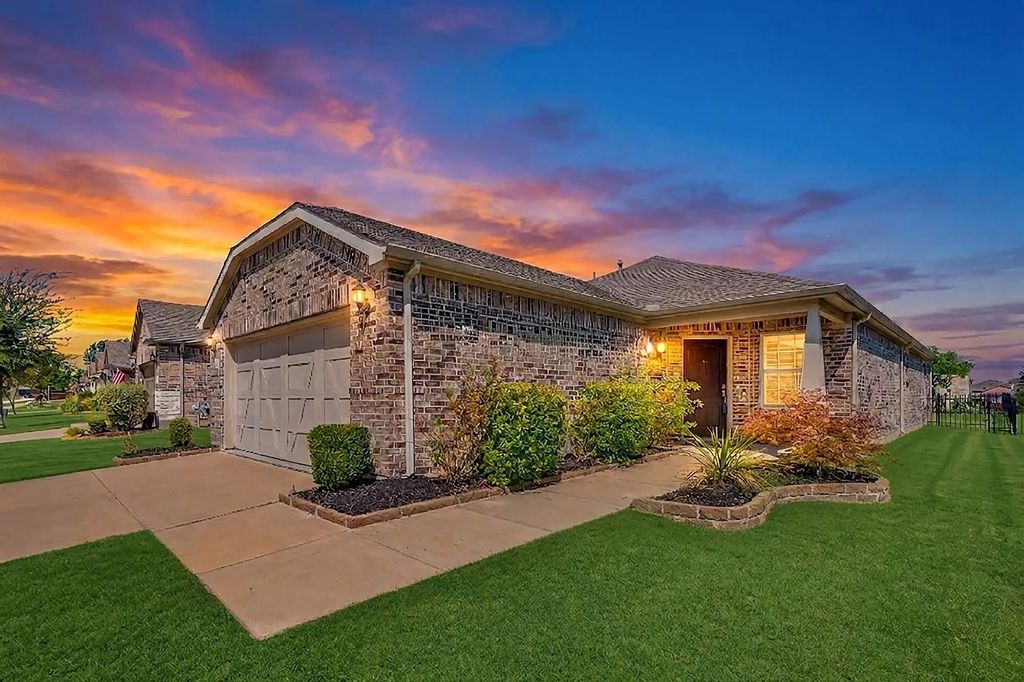 913 Rough Hollow Drive, McKinney