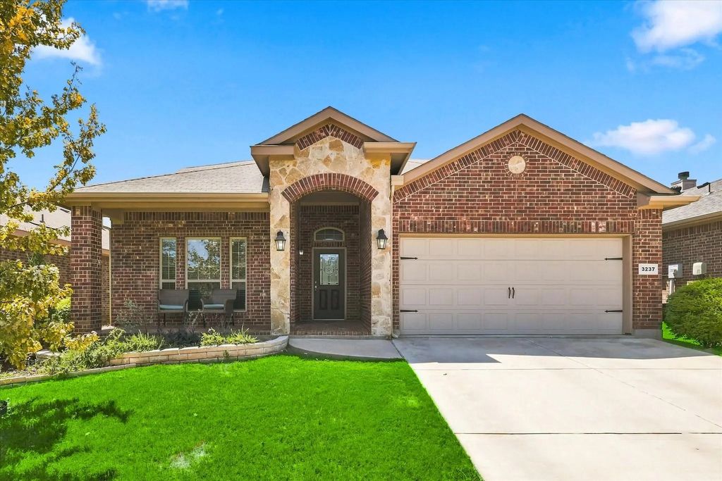 3237 Tamarack Lane, Denton