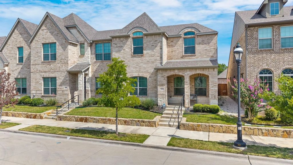 8313 Cotton Belt Lane, North Richland Hills
