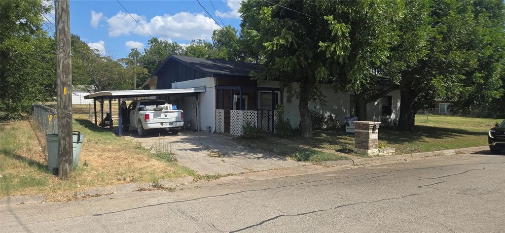 1512 N Elm Street, Weatherford
