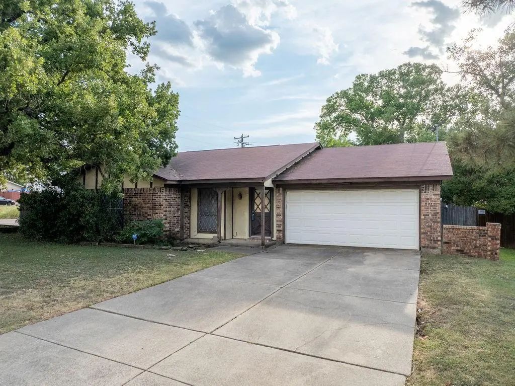 700 Del Mar Lane, Arlington