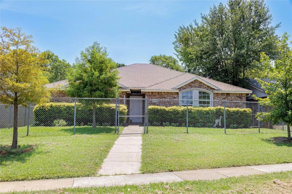 1304 W Mitchell Street, Arlington