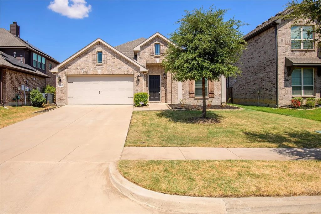 1305 Starlight Avenue, Aubrey