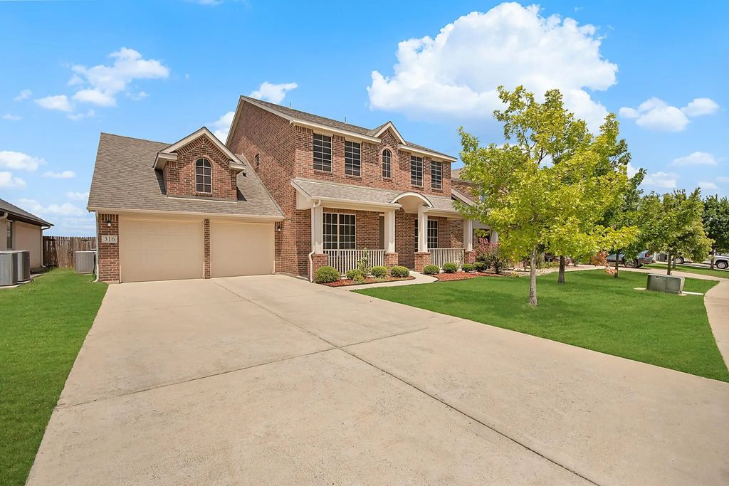 316 Bluffside Trail, Benbrook