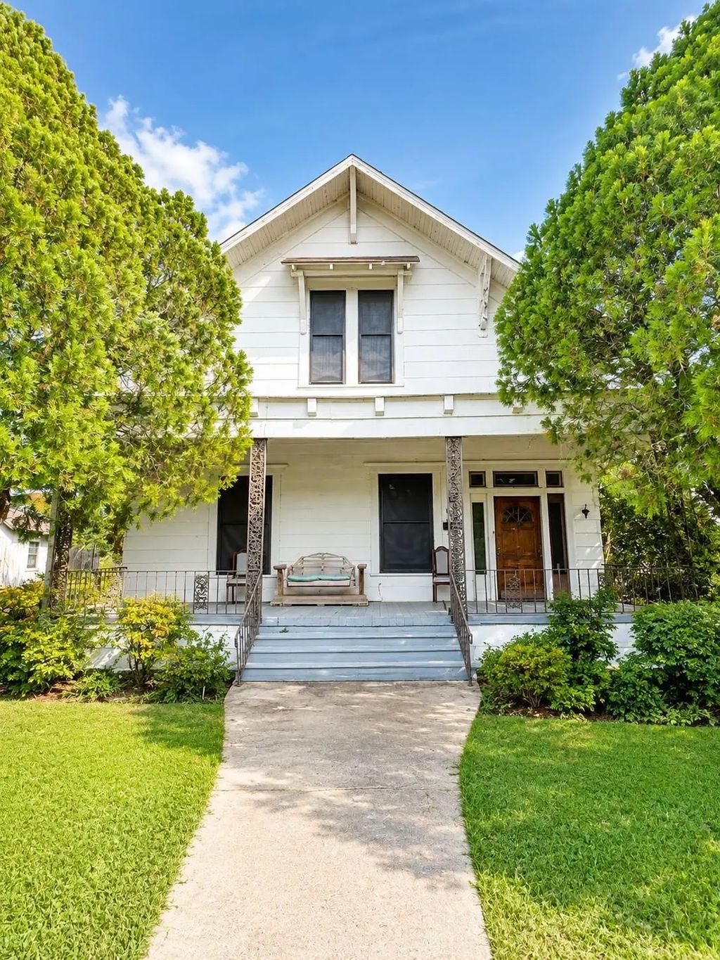 808 E Limestone Avenue, Mart
