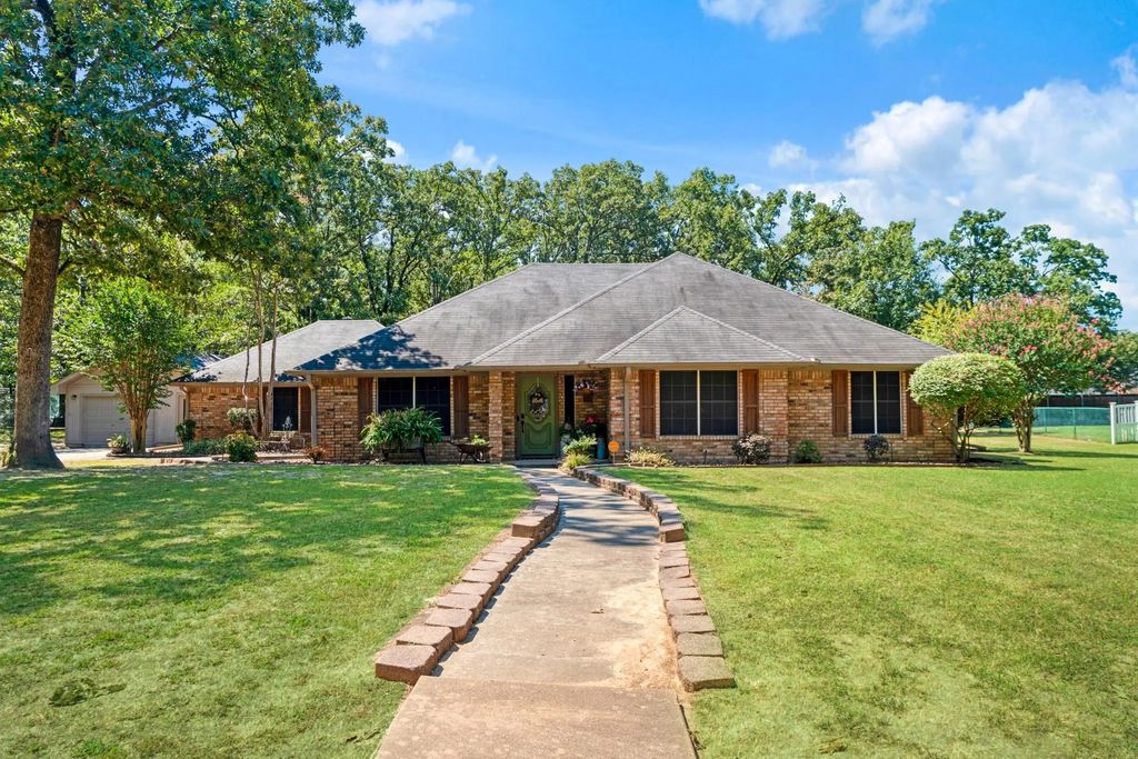 245 Red Oak Lane, Powderly