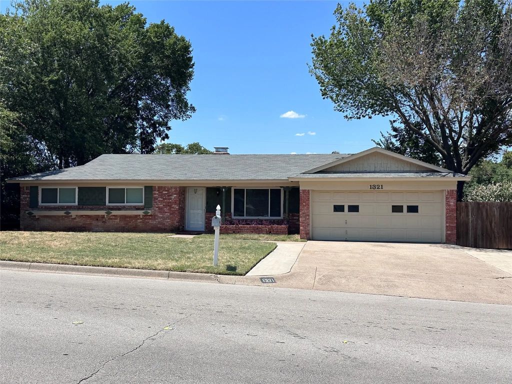 1321 Hurstview Drive, Hurst