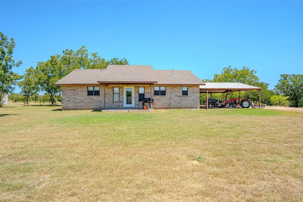 600 County Road 427, De Leon