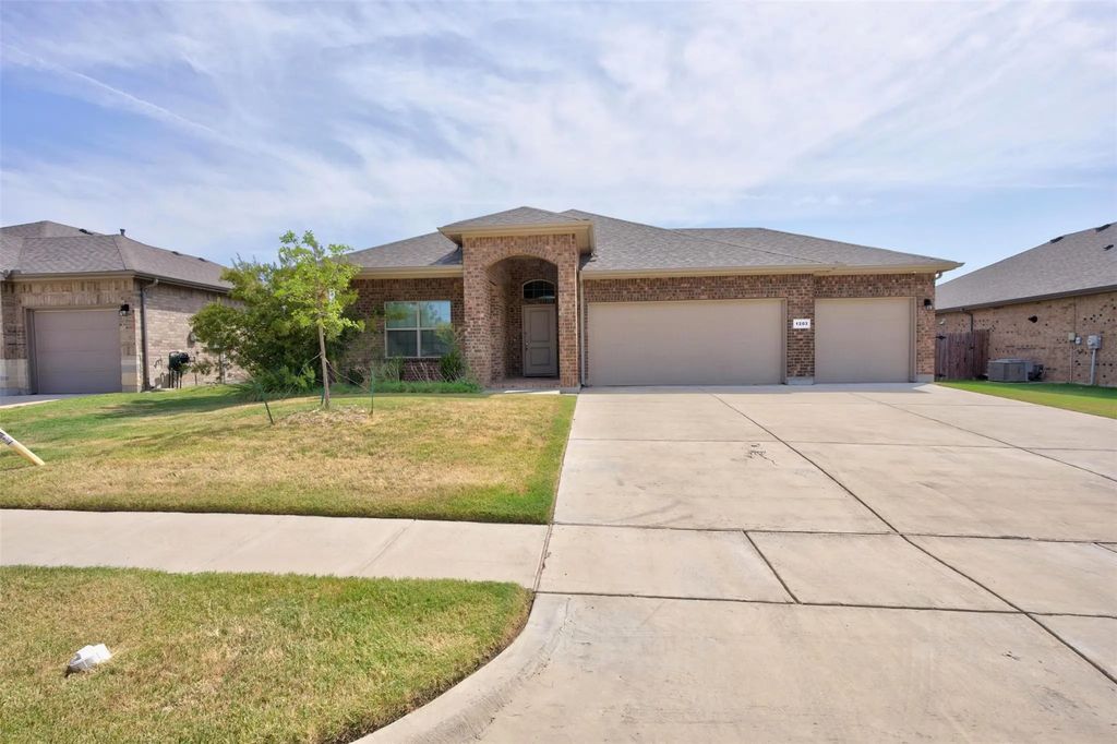 1203 Larkspur Lane, Cleburne