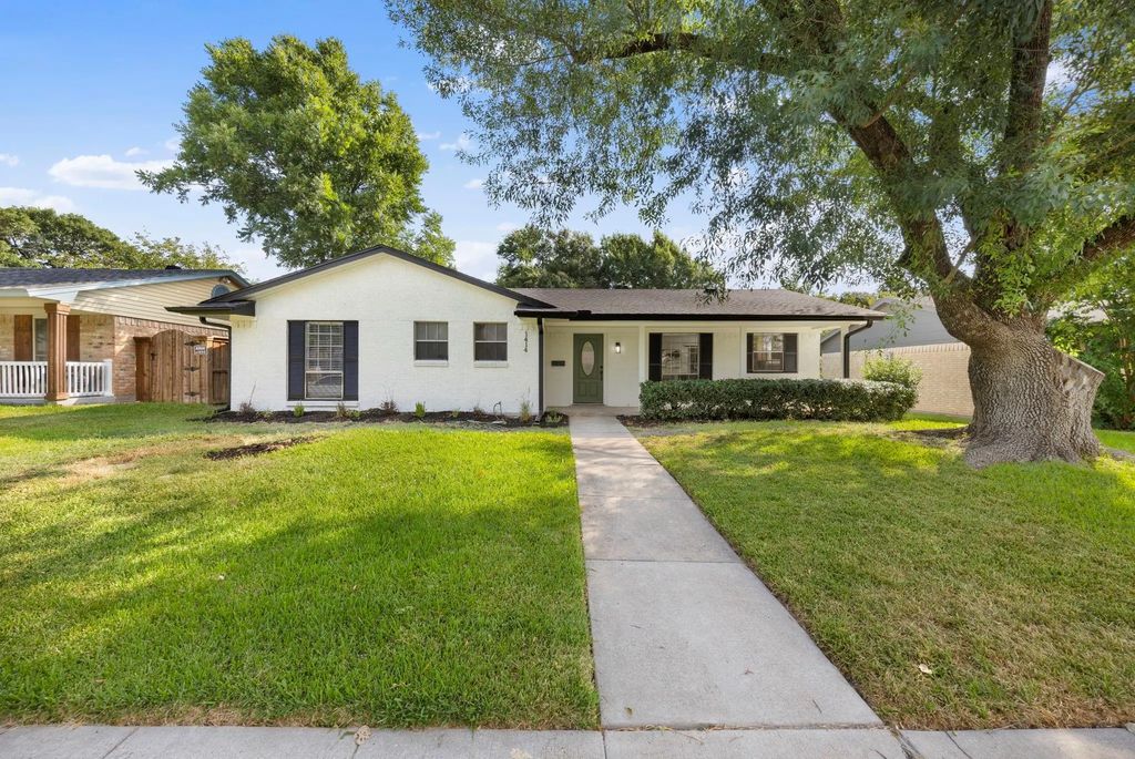 1414 Park East Drive, Garland