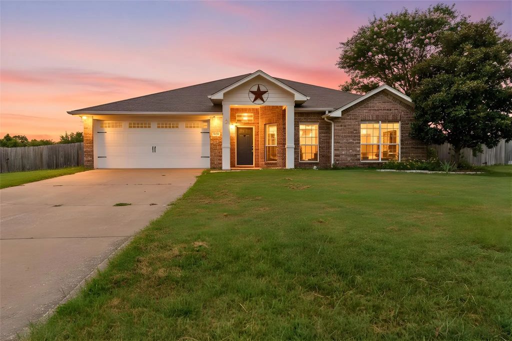 833 Greenwood Circle, Lindale