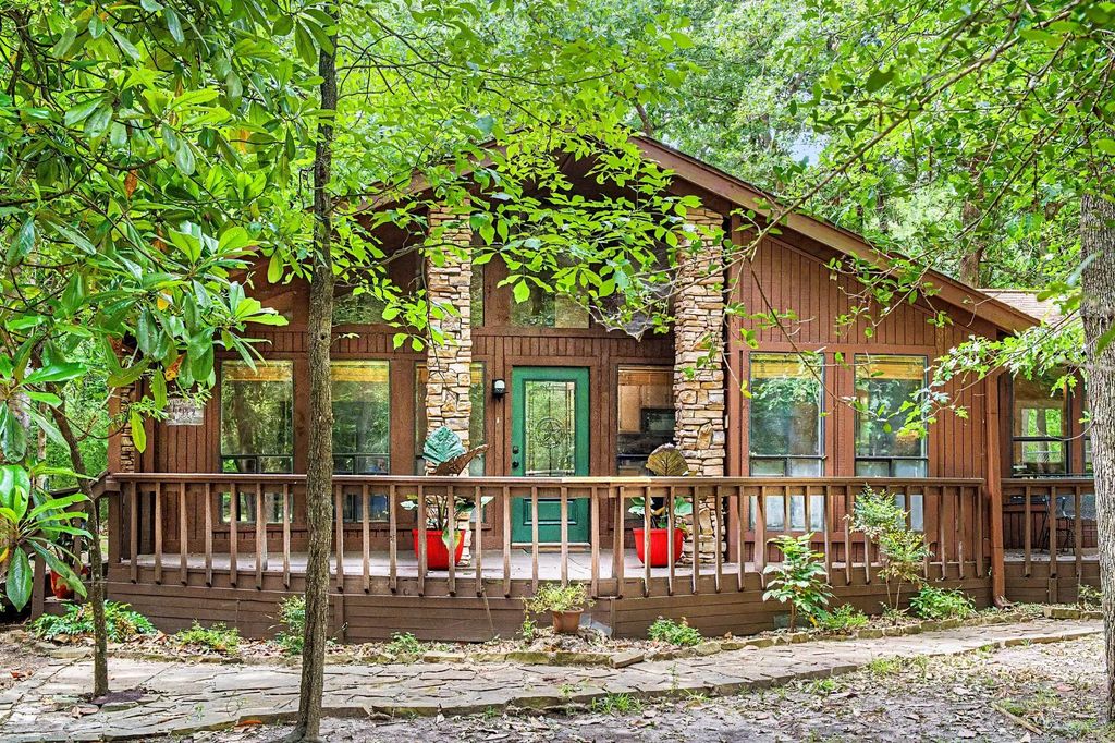 209 Woodfern Glen, Holly Lake Ranch