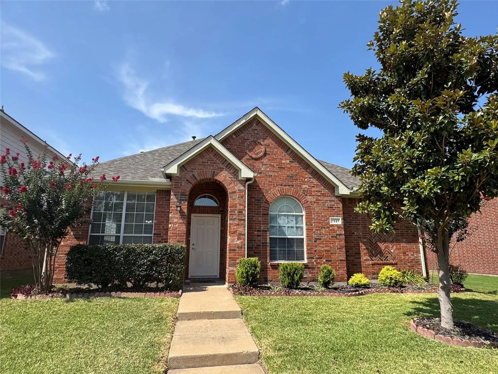 1527 Sugar Bush Trail, Allen