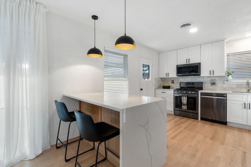 9209 Lindaro Lane, Dallas