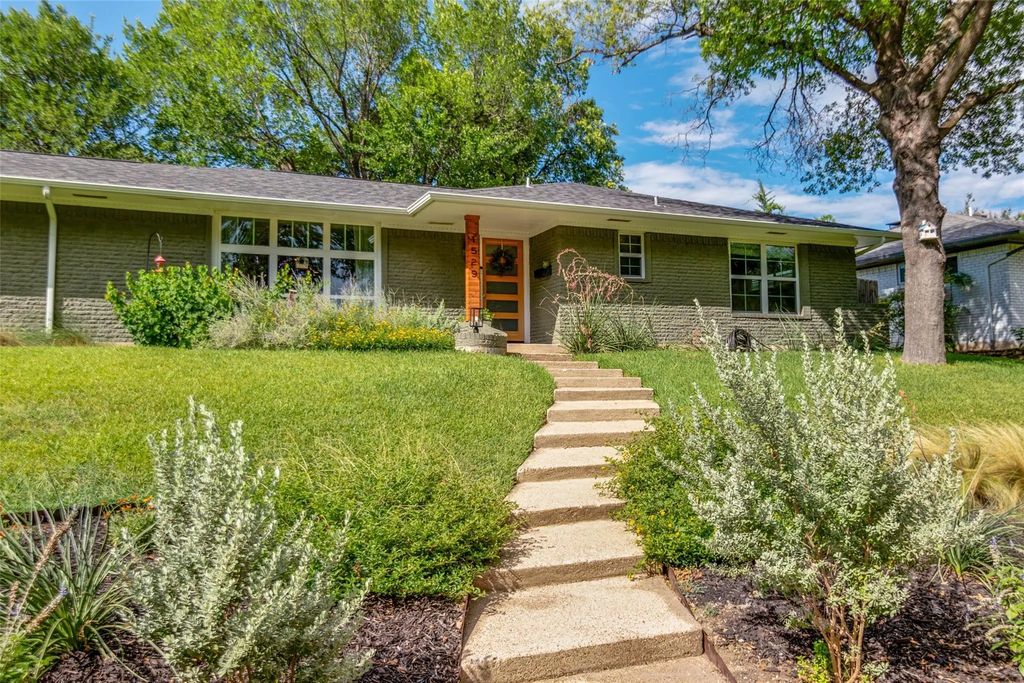 1529 Briarcrest Drive, Dallas
