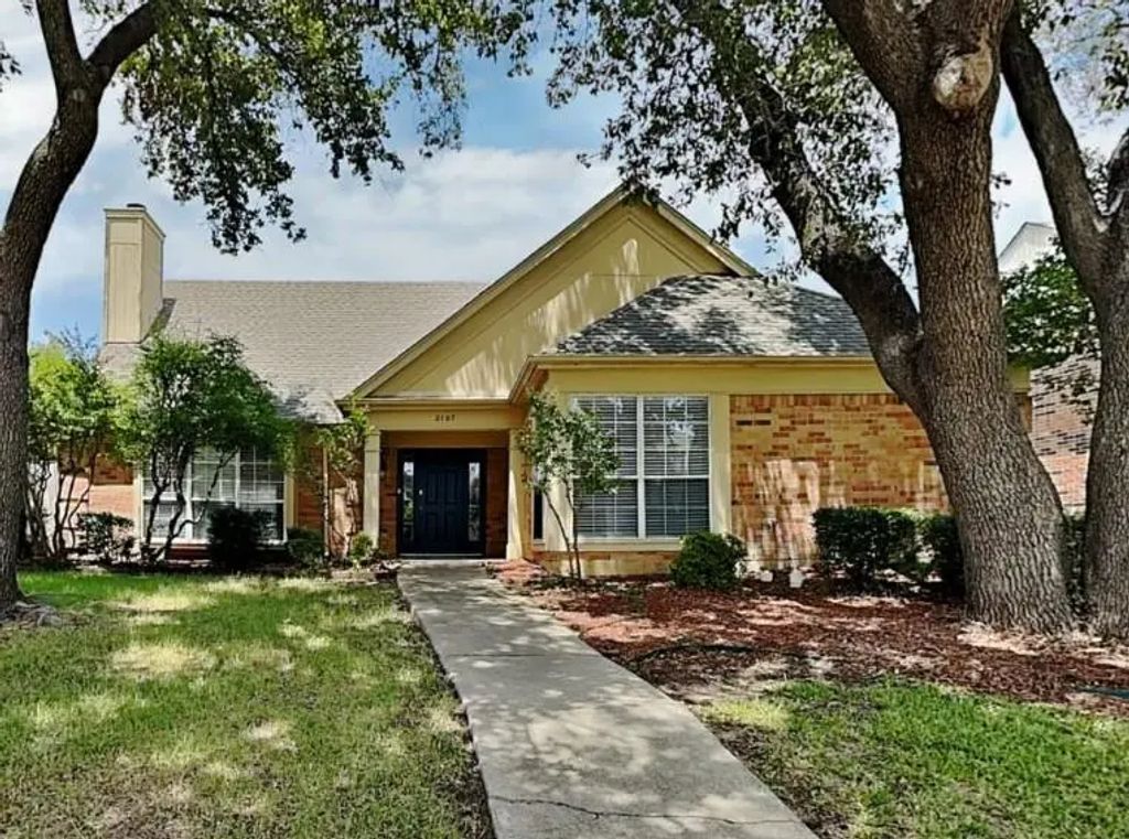 2107 Stonegate Drive, Carrollton