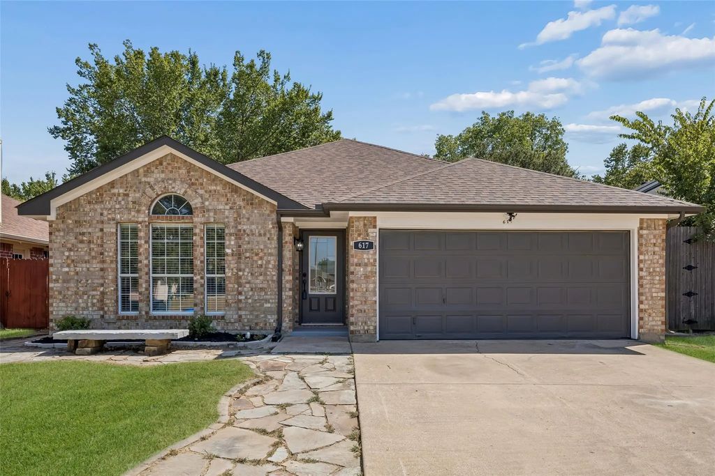 617 Forest Oaks Drive, Grand Prairie