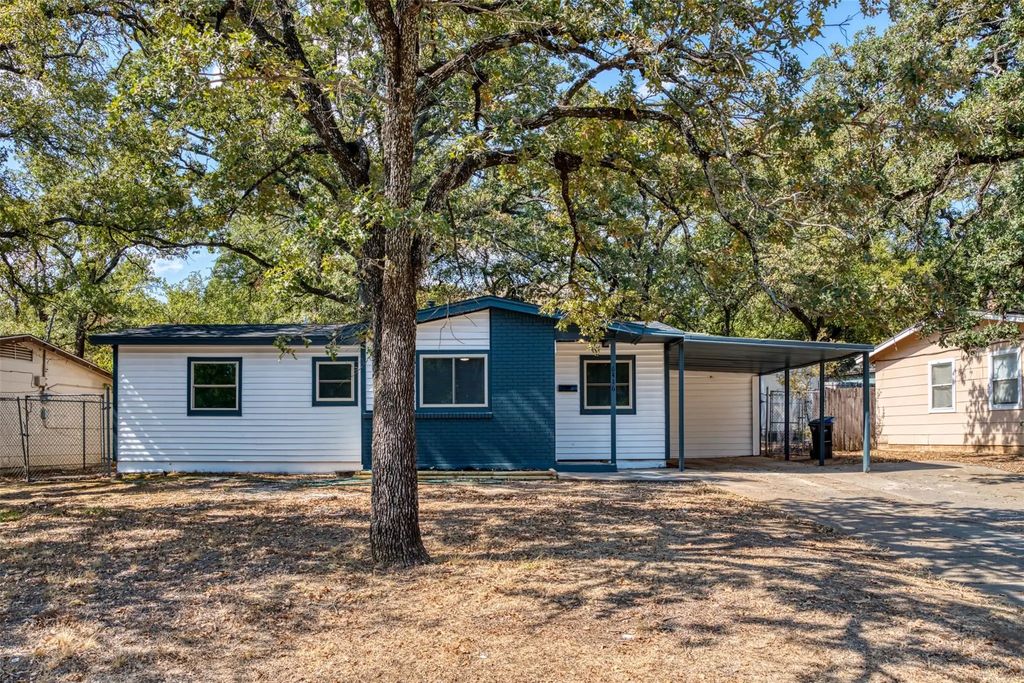 6416 Ava Court Drive, Fort Worth