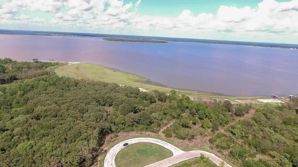 8423 Southern Shore Court, Kemp