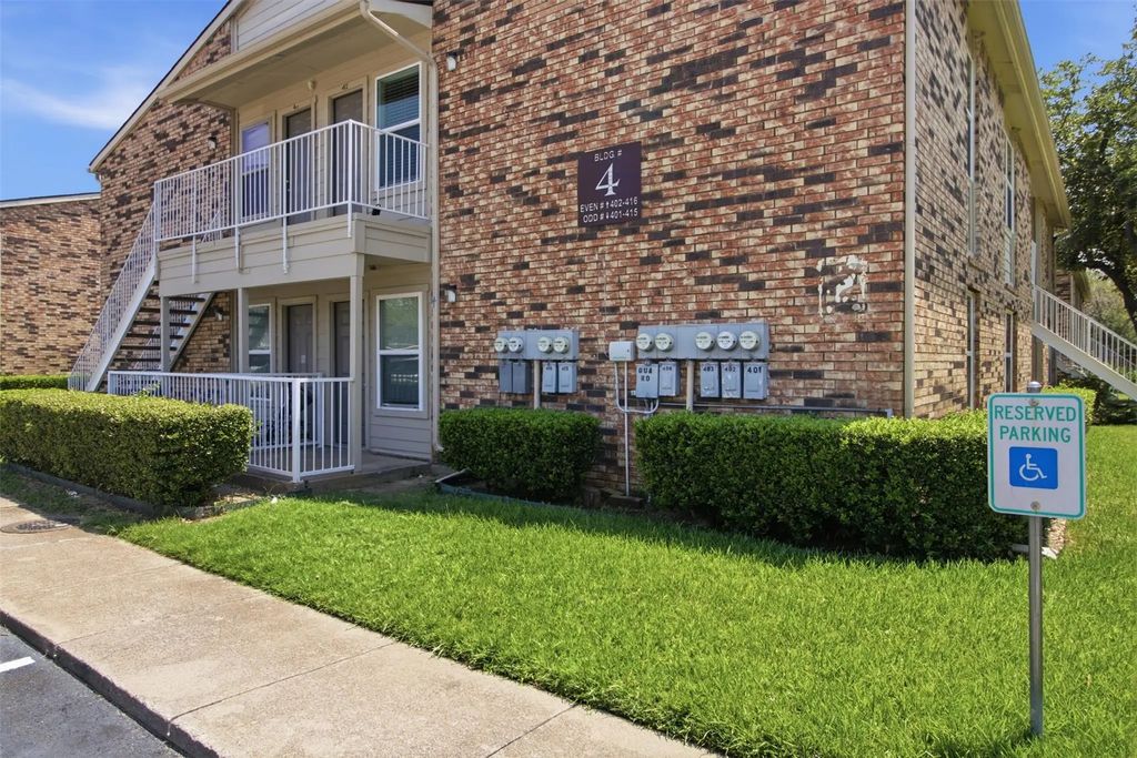 2200 E Trinity Mills Road 402, Carrollton