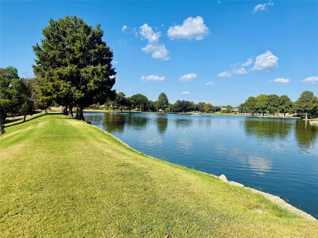 2601 Country Place, Carrollton
