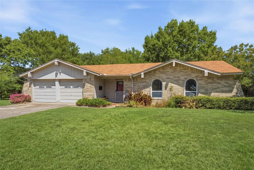 2015 Inverness Drive, Carrollton