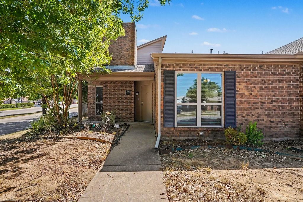 2700 Meadow Park Drive, Bedford