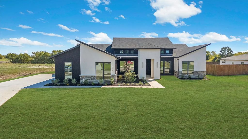 430 Whispering Way, Red Oak