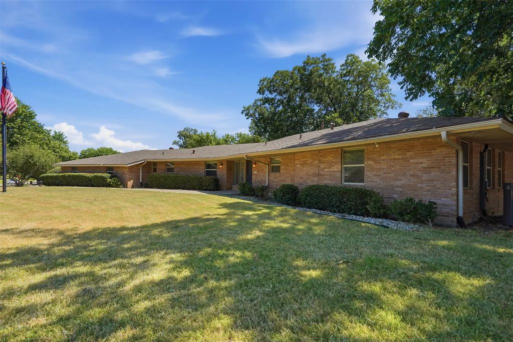 3202 S Country Club Road, Garland