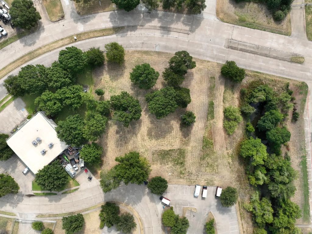 2225 Century Lake Drive, Irving