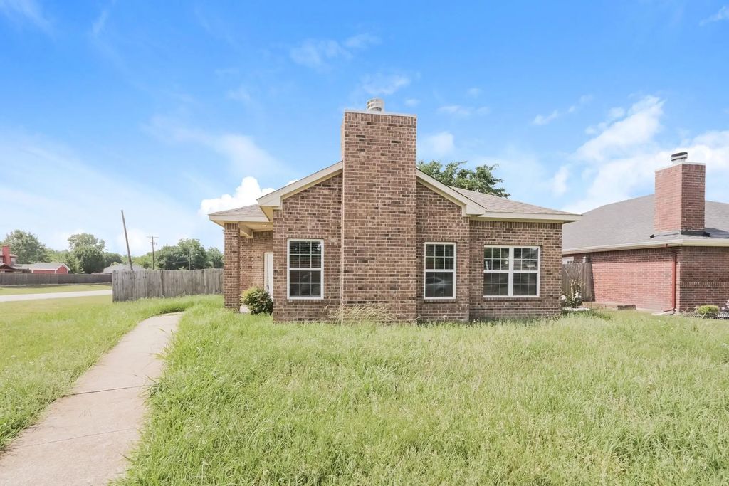1633 Mockingbird Lane, DeSoto