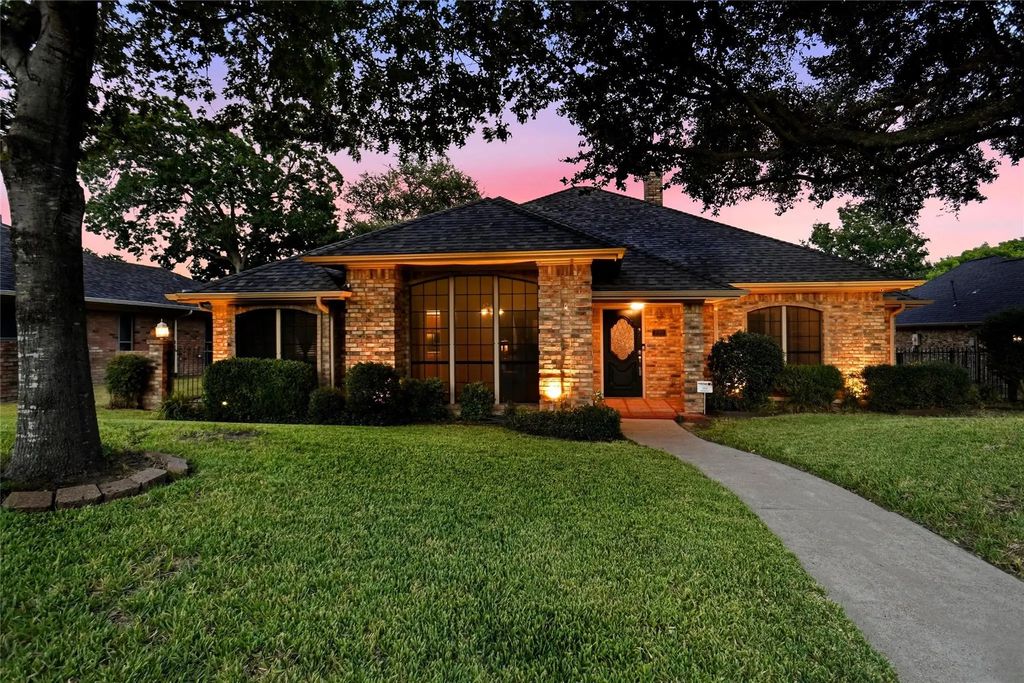 220 Toler Drive, Mesquite