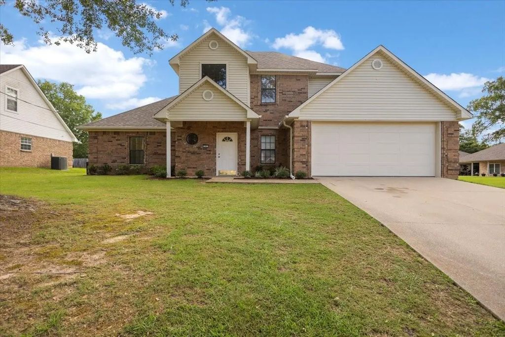 703 Daniel Street, Gladewater