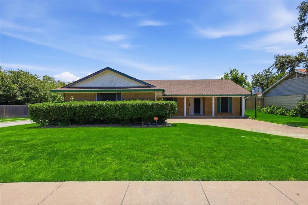 2132 Bordeaux Drive, Carrollton