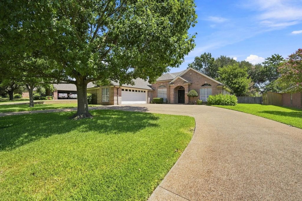 104 Chaparral Drive, Hillsboro