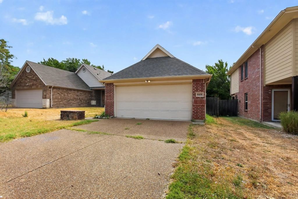8418 Timberbrook Lane, Dallas