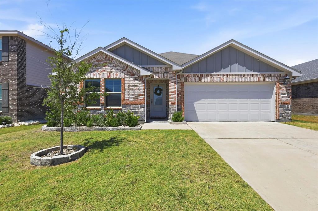 2848 Fox Trail Lane, Fort Worth
