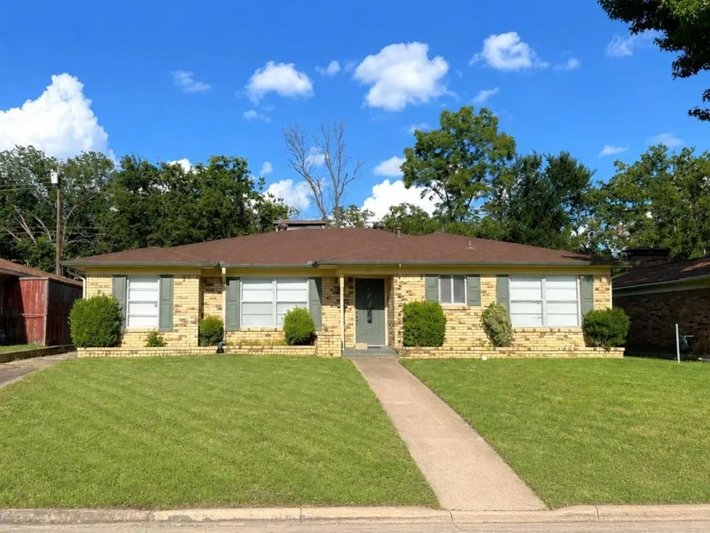 120 S Wood Avenue, Denison