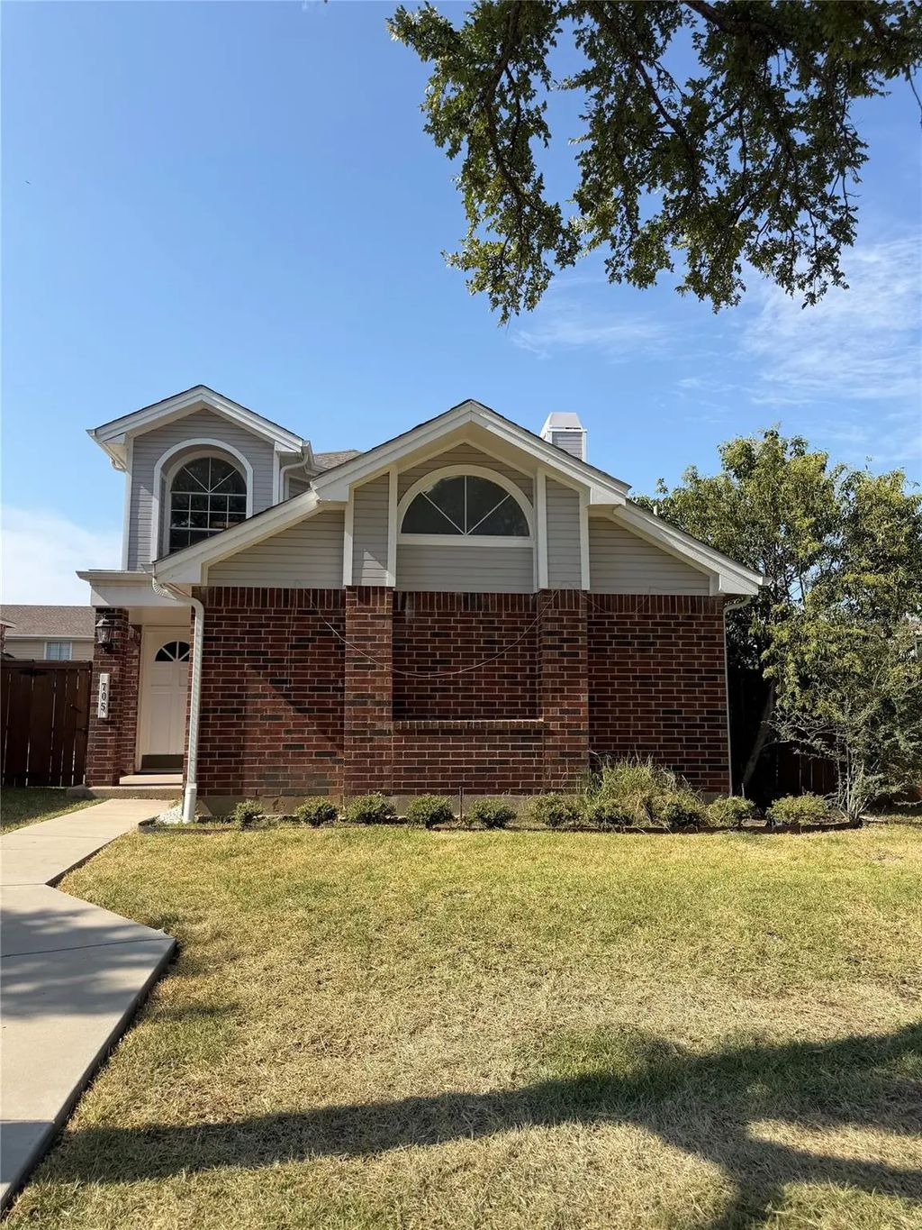 705 Cimarron Trail, Irving