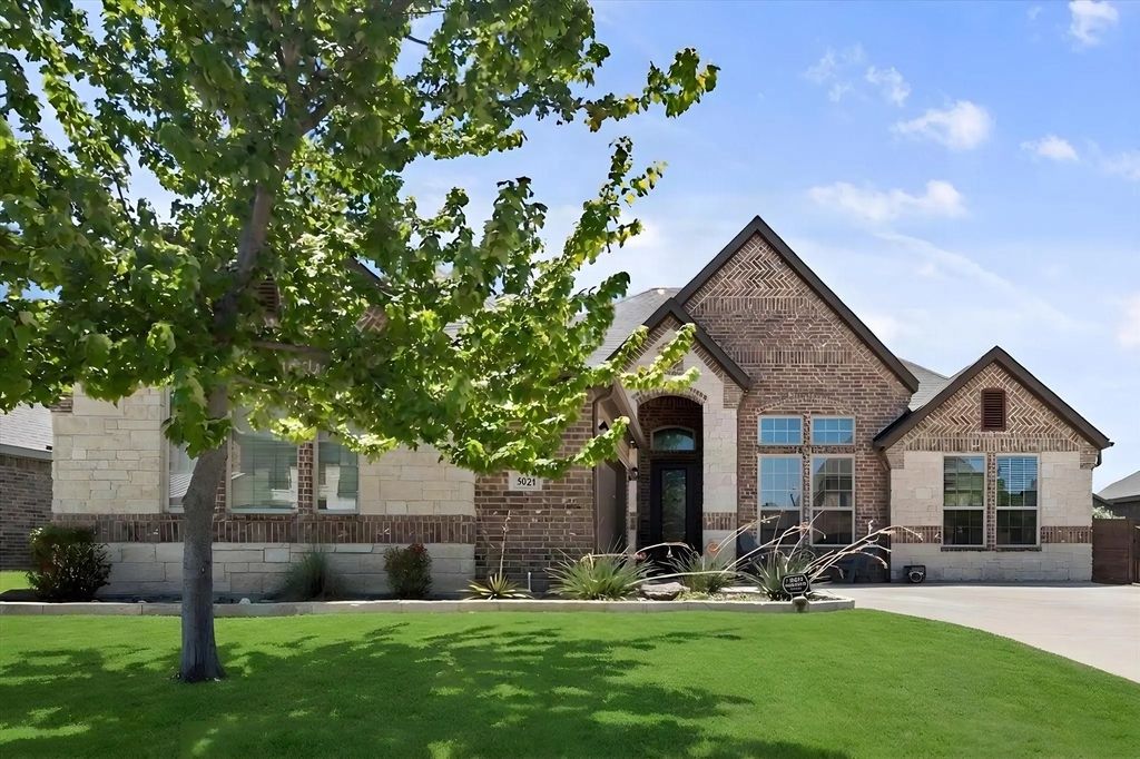 5021 Chisholm View Drive, Fort Worth