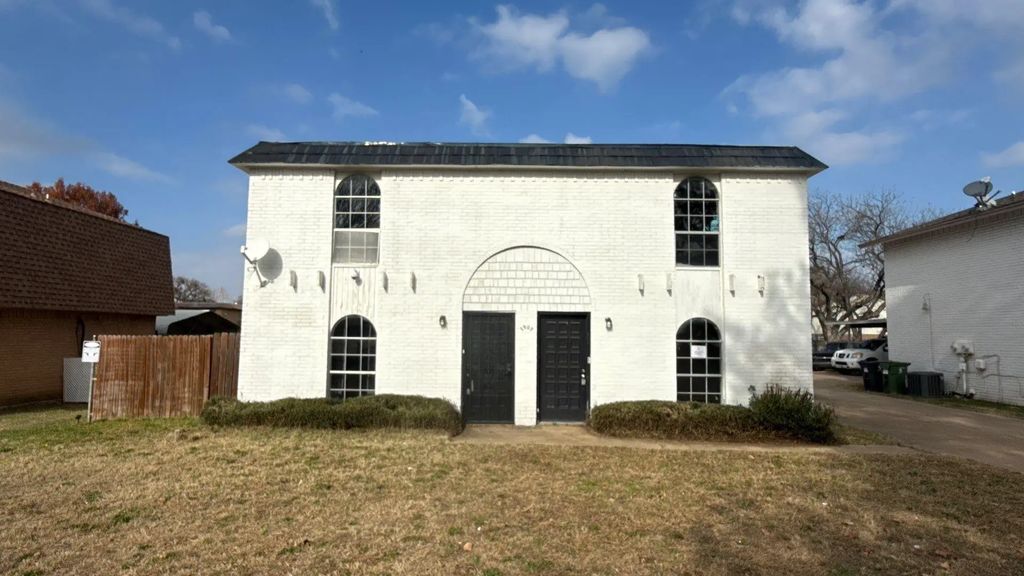 1907 Nolen Court, Arlington