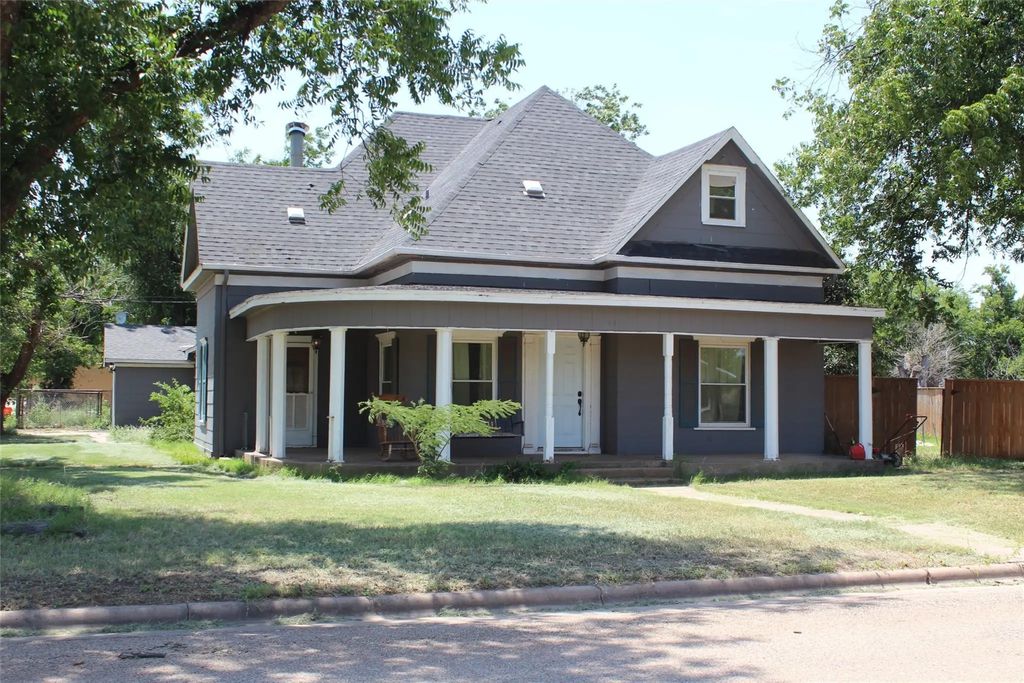 461 S 9th Avenue, Munday
