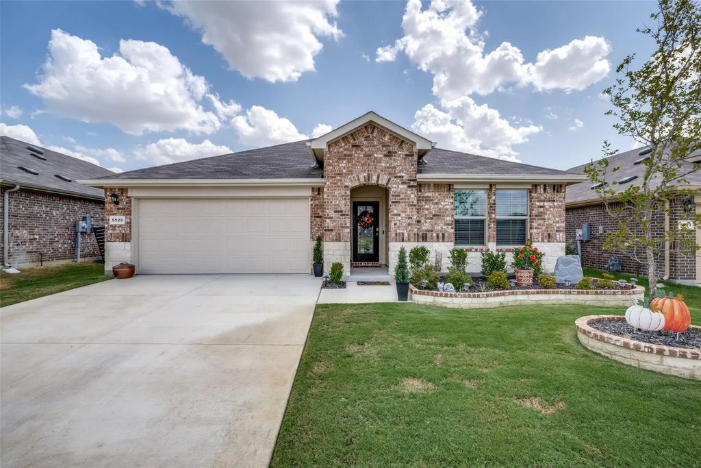 5529 Legends Way, Krum