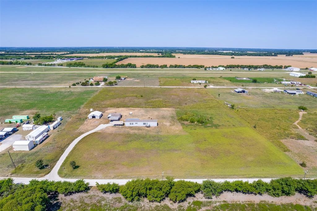 408 County Road 4415, Whitewright